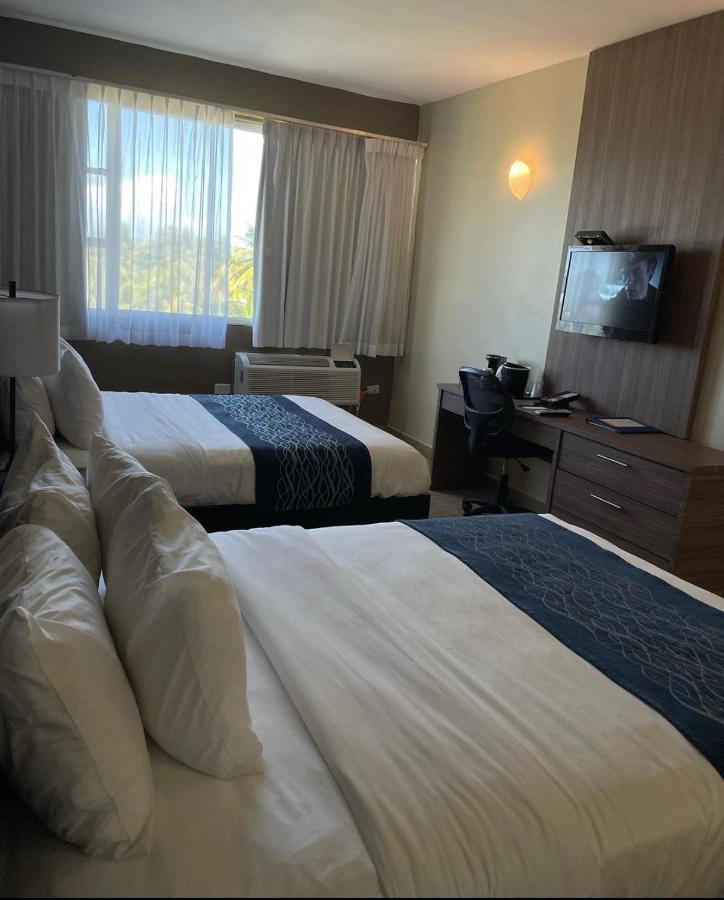 Comfort Inn & Suites Levittown Buitenkant foto