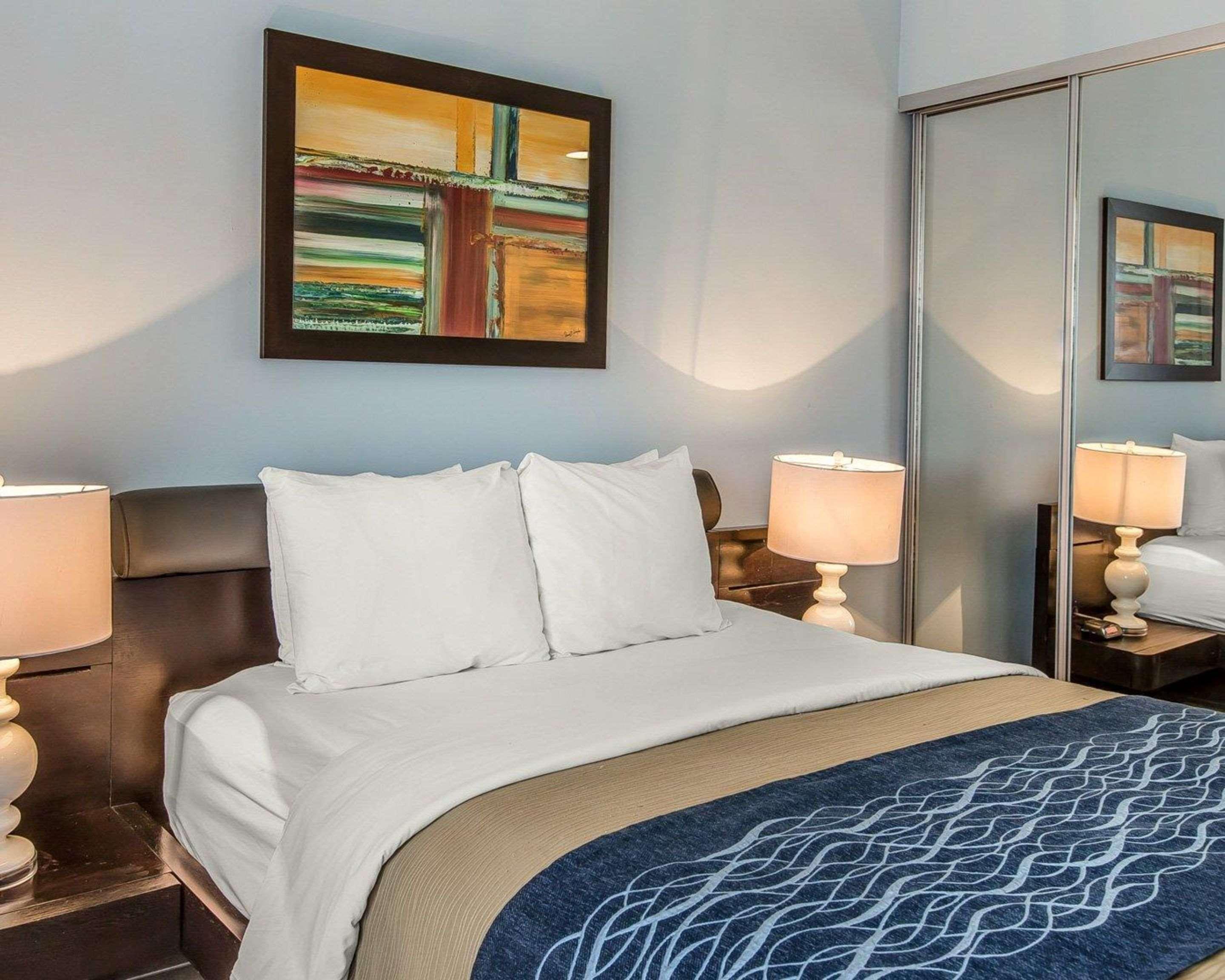 Comfort Inn & Suites Levittown Buitenkant foto