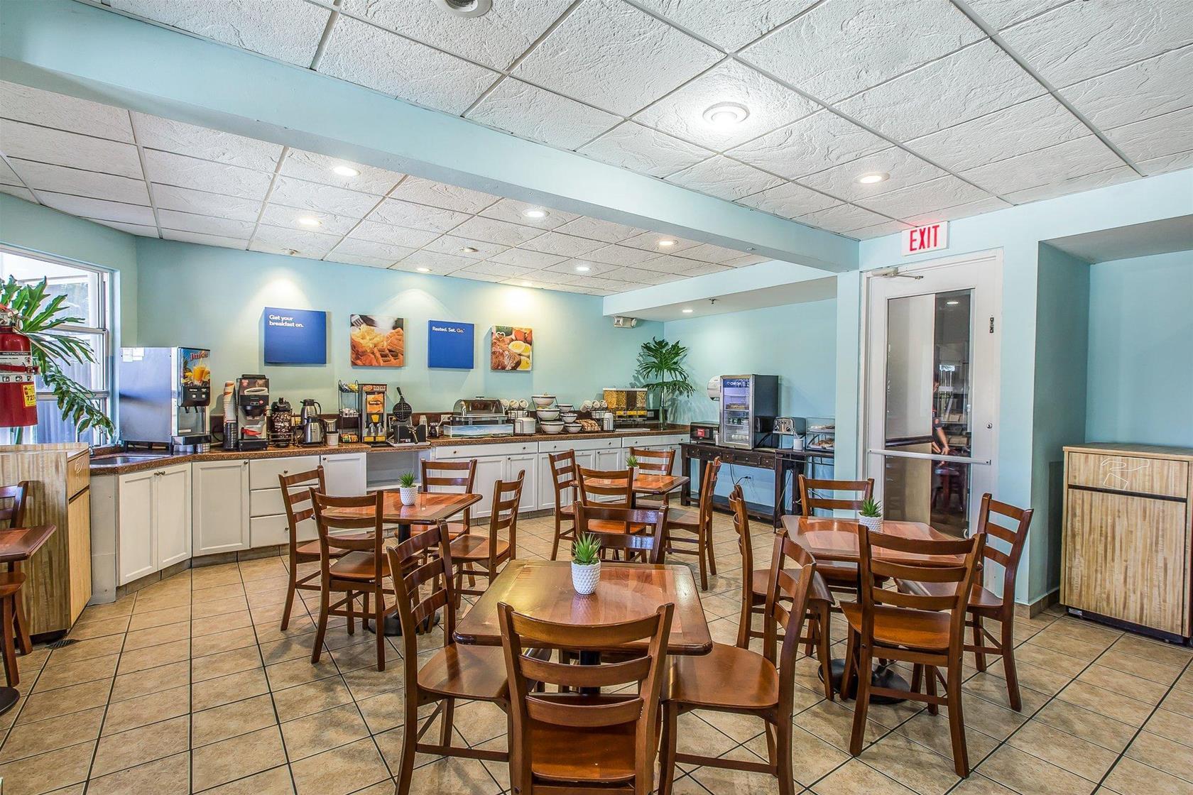 Comfort Inn & Suites Levittown Buitenkant foto