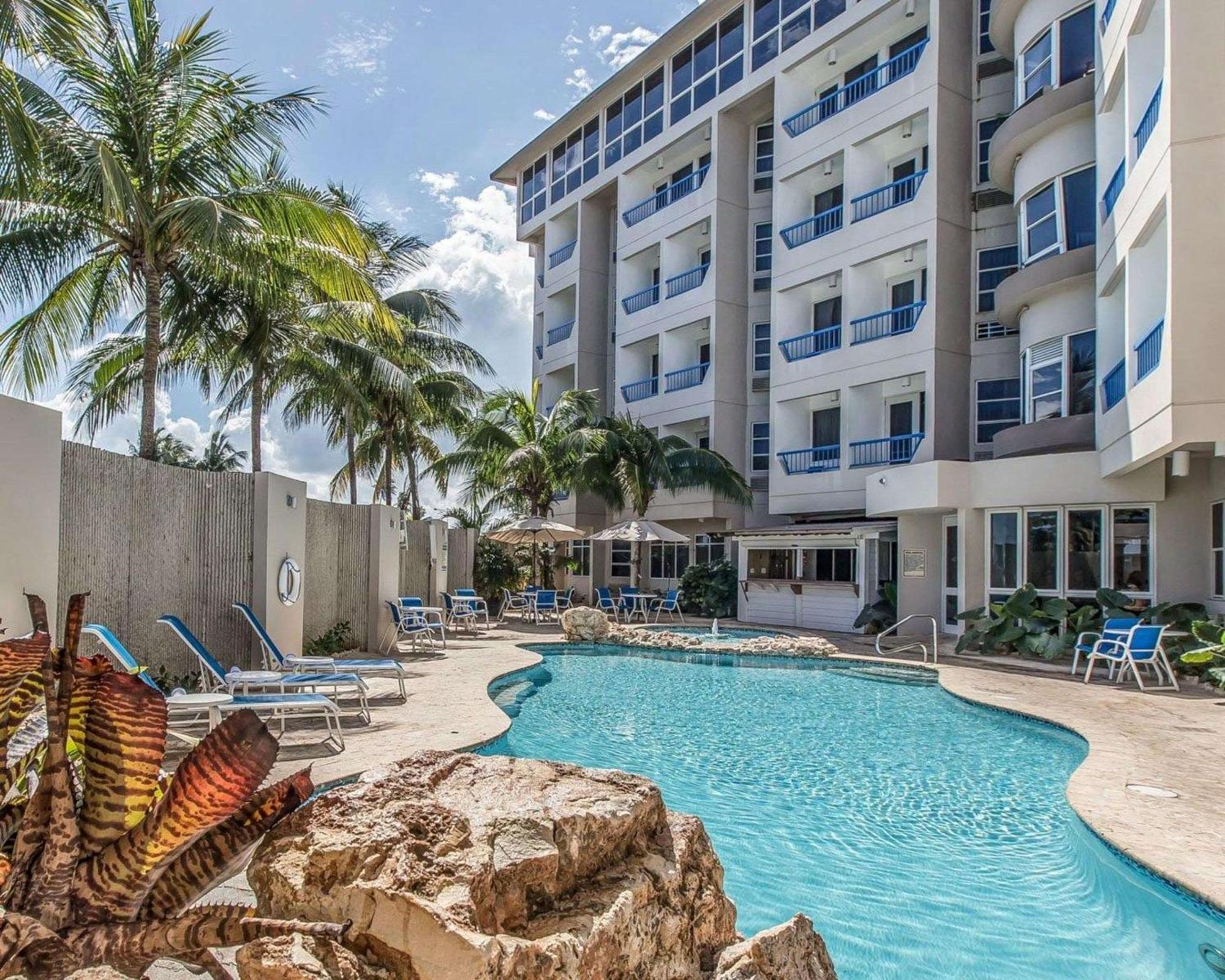 Comfort Inn & Suites Levittown Buitenkant foto