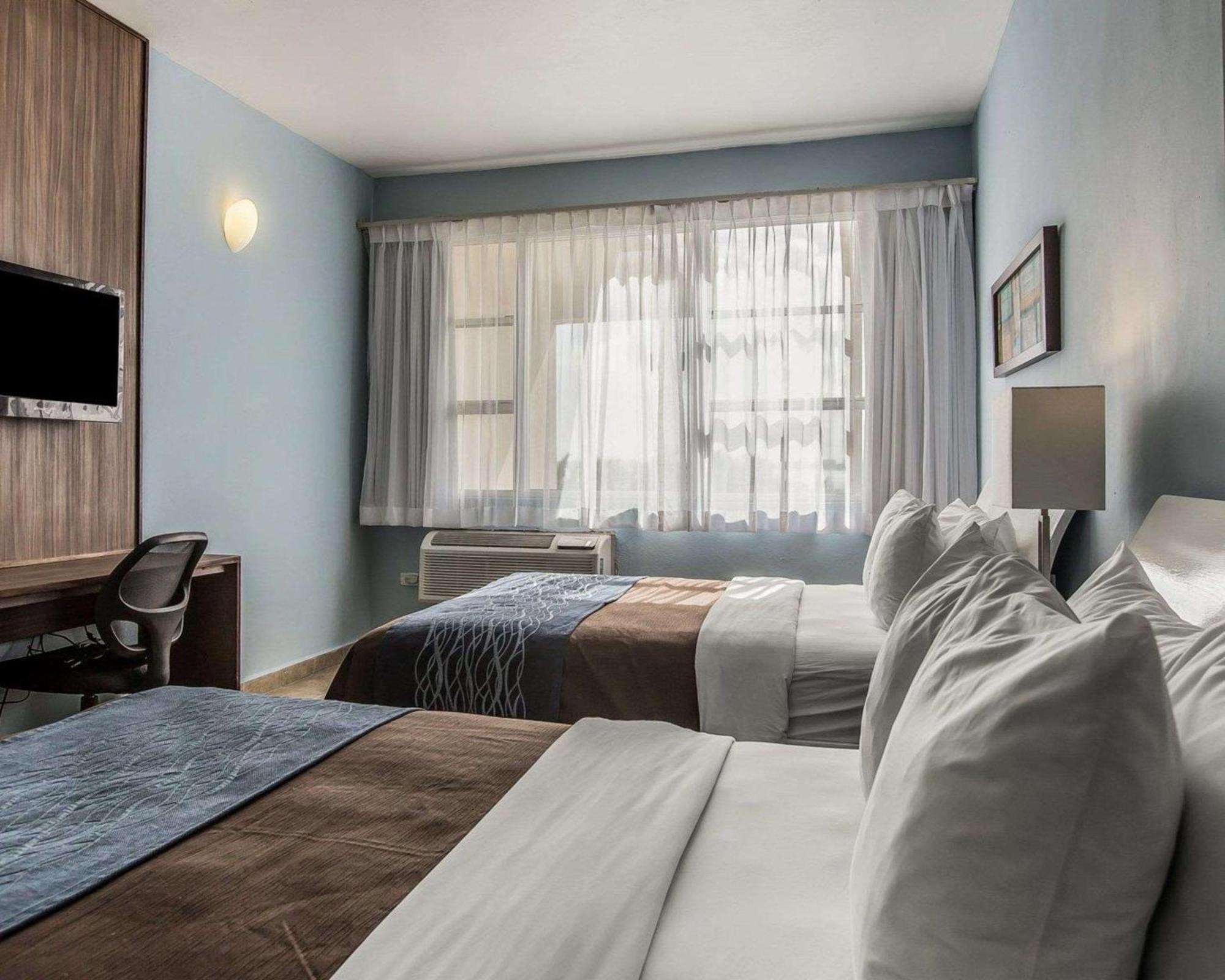Comfort Inn & Suites Levittown Buitenkant foto