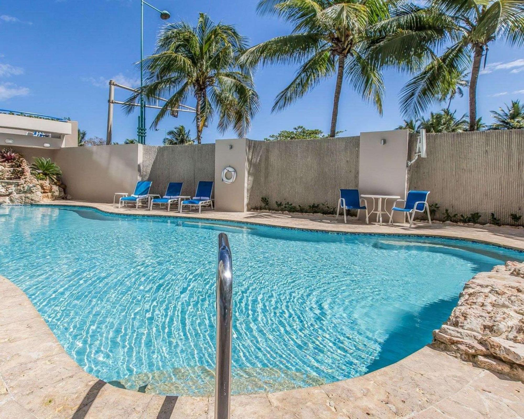 Comfort Inn & Suites Levittown Buitenkant foto