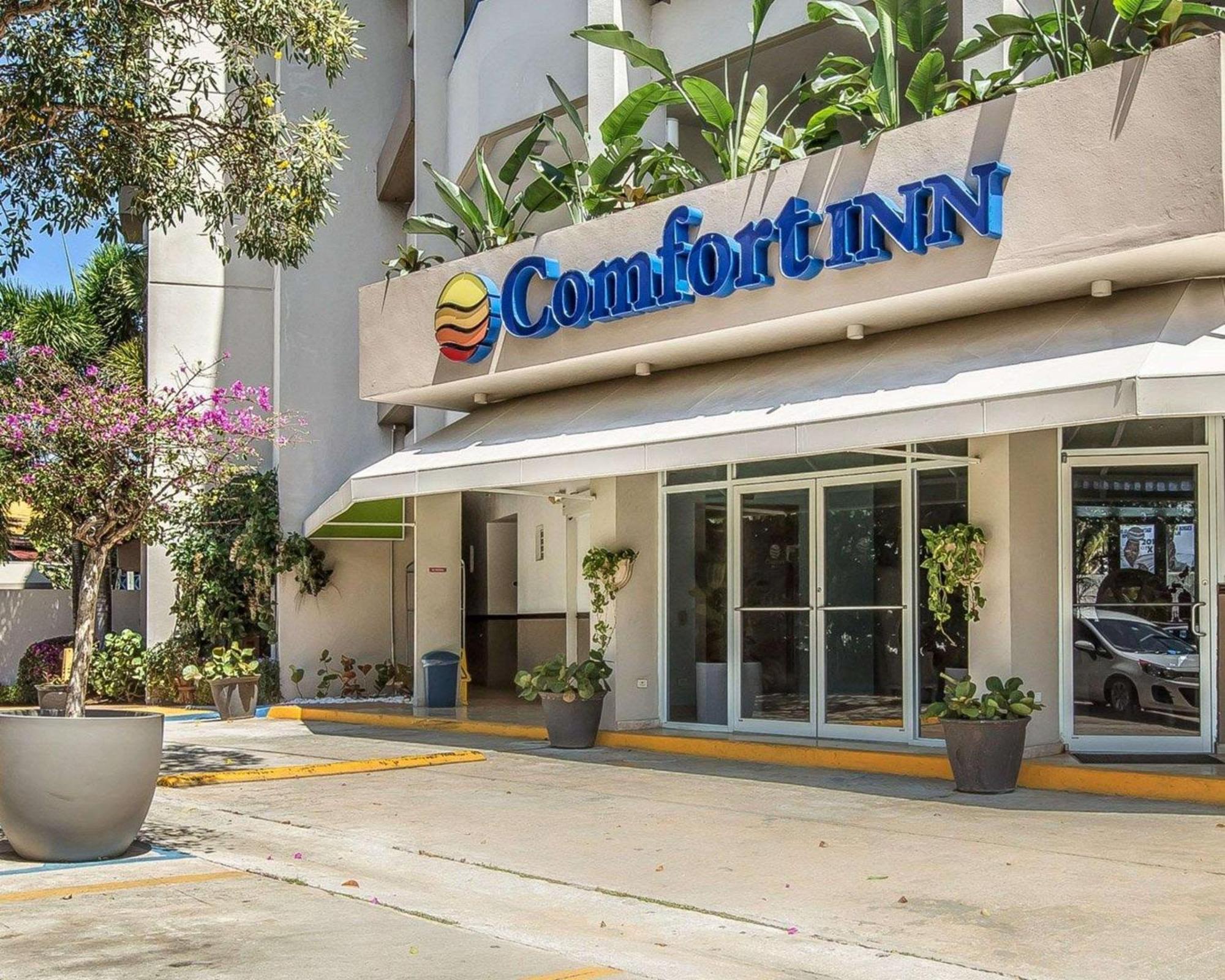 Comfort Inn & Suites Levittown Buitenkant foto