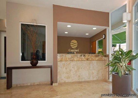 Comfort Inn & Suites Levittown Buitenkant foto