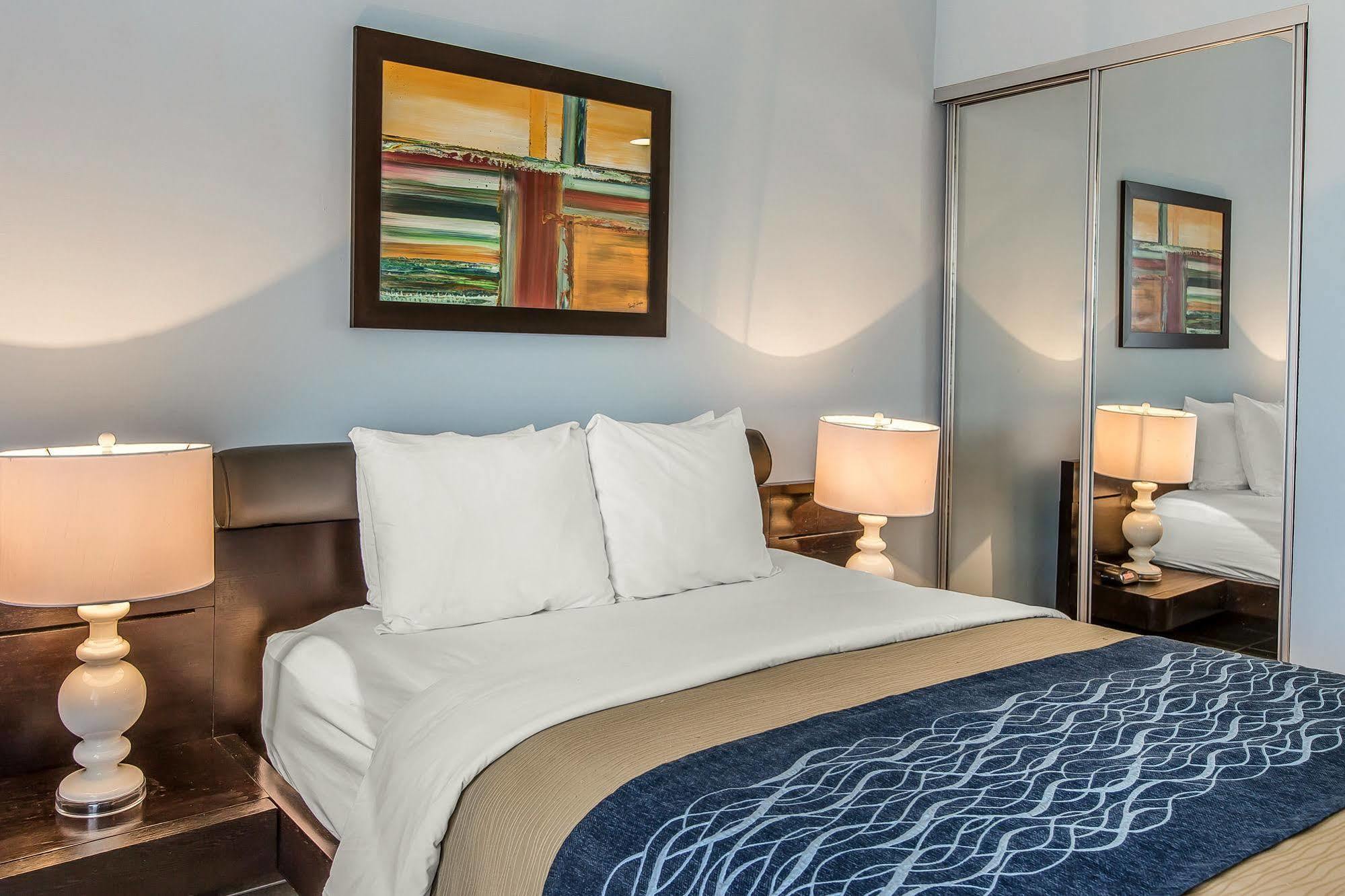 Comfort Inn & Suites Levittown Buitenkant foto